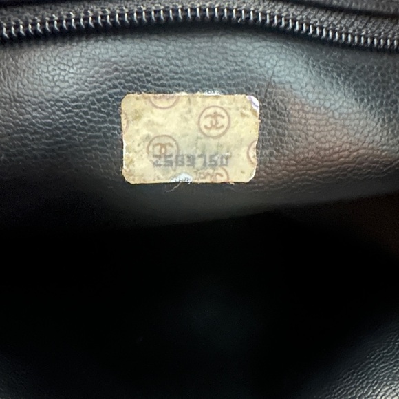 Vintage Chanel caviar shoulder bag with gold hardware - Picture 8 of 10